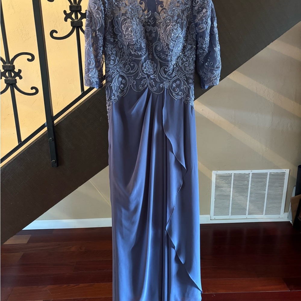 Elegant Lace Wedding Dress in Blue